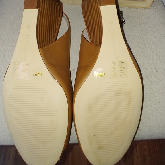 BCBG camel wedge-heeled sandals - Picture 2 of 8